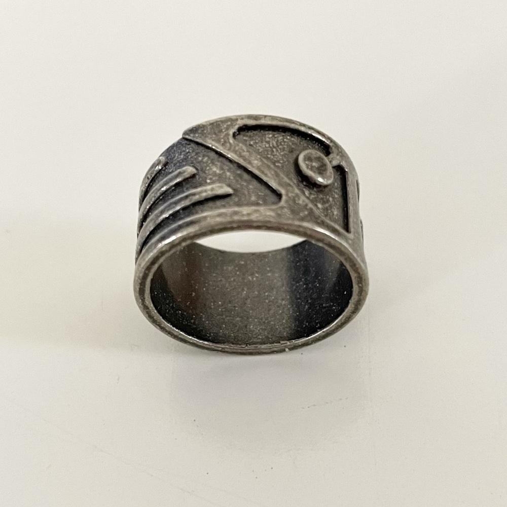 Stylish Gray Metal Ring with Accents 2.5” Circumference - Picture 12 of 14